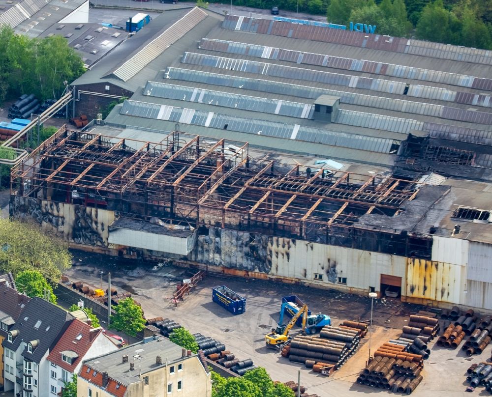 Hamm von oben - Brand- Ruine der Gebäude und Hallen des WDI - Westfälische Drahtindustrie GmbH in Hamm im Bundesland Nordrhein-Westfalen, Deutschland
