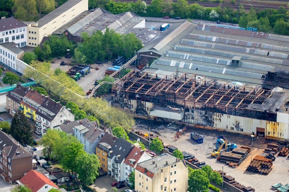 Hamm aus der Vogelperspektive: Brand- Ruine der Gebäude und Hallen des WDI - Westfälische Drahtindustrie GmbH in Hamm im Bundesland Nordrhein-Westfalen, Deutschland