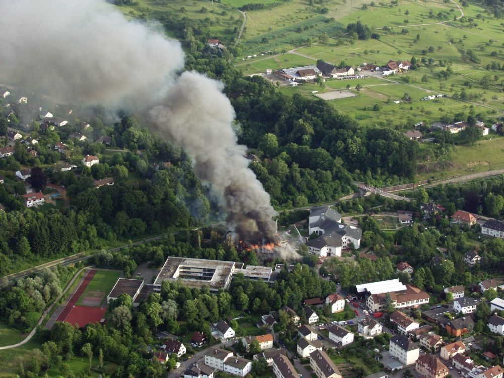 Schopfheim von oben - Brand im Schulareal in Schopfheim im Bundesland Baden-Württemberg