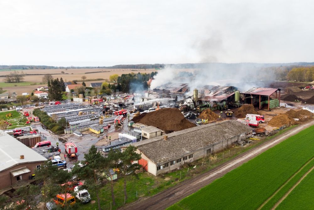 Breesen von oben - Brand im Torfwerk in Breesen im Bundesland Mecklenburg-Vorpommern, Deutschland