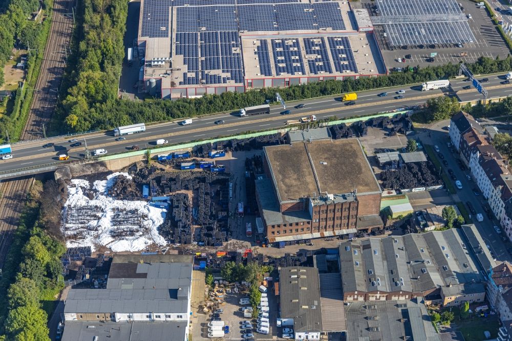 Luftaufnahme Bochum - Brandreste auf den Lagerplatz- und Abstellflächen eines PKW - Reifenlagers in Bochum im Bundesland Nordrhein-Westfalen, Deutschland