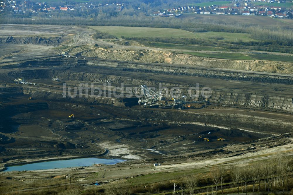 Amsdorf von oben - Braunkohle - Tagebau der ROMONTA Bergwerks Holding AG in Seegebiet Mansfelder Land im Bundesland Sachsen-Anhalt, Deutschland