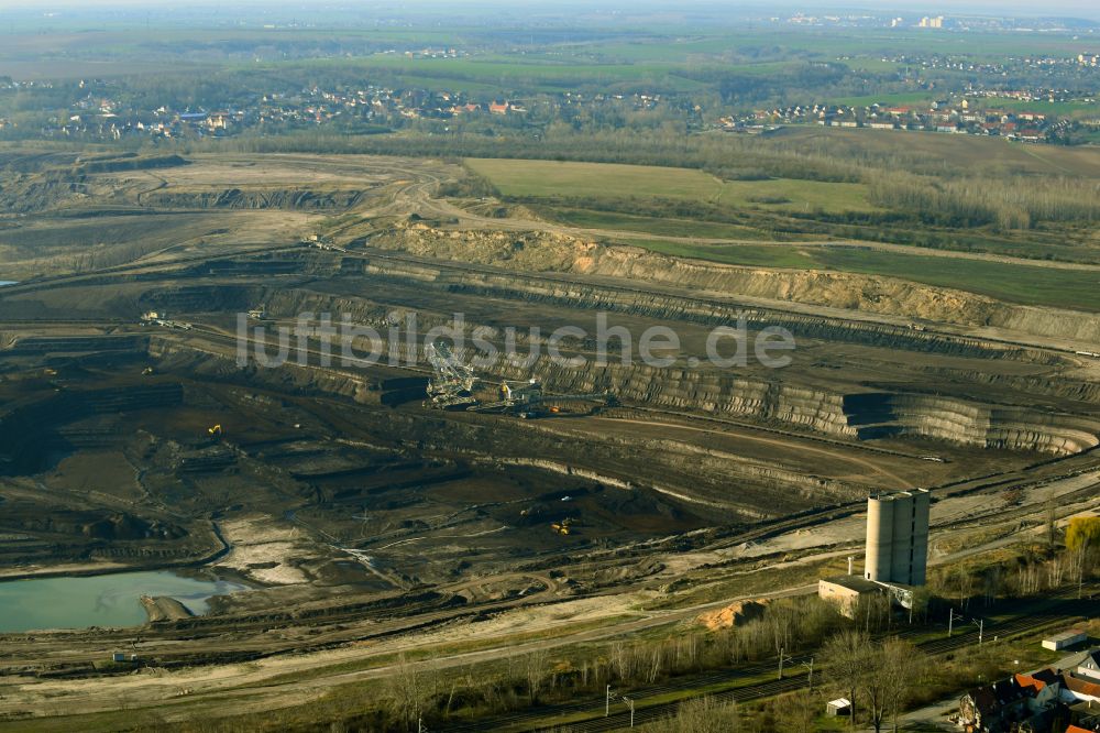 Amsdorf aus der Vogelperspektive: Braunkohle - Tagebau der ROMONTA Bergwerks Holding AG in Seegebiet Mansfelder Land im Bundesland Sachsen-Anhalt, Deutschland