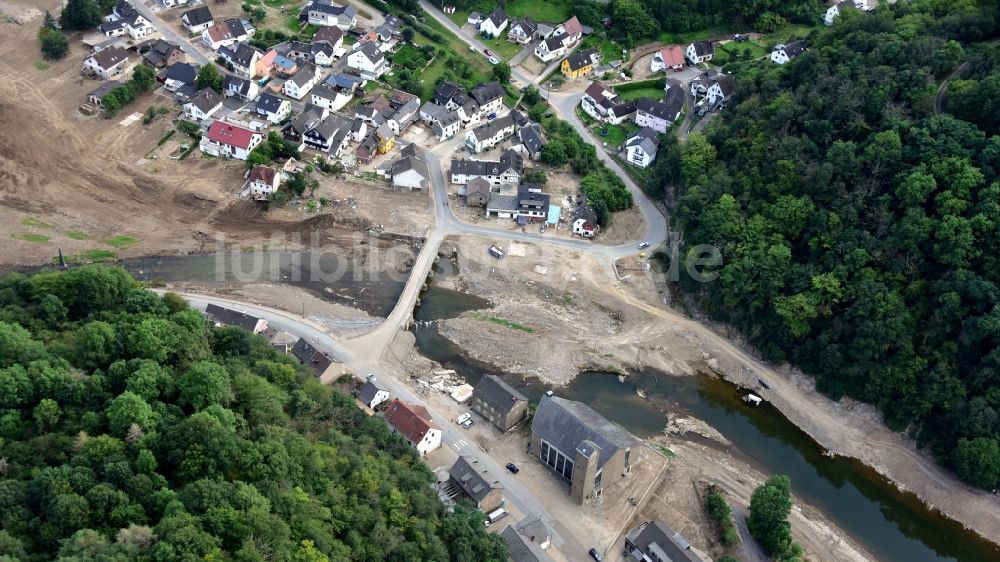 Luftaufnahme Ahrbrück - Brück (Ahr) nach der Hochwasserkatastrophe im Ahrtal diesen Jahres im Bundesland Rheinland-Pfalz, Deutschland