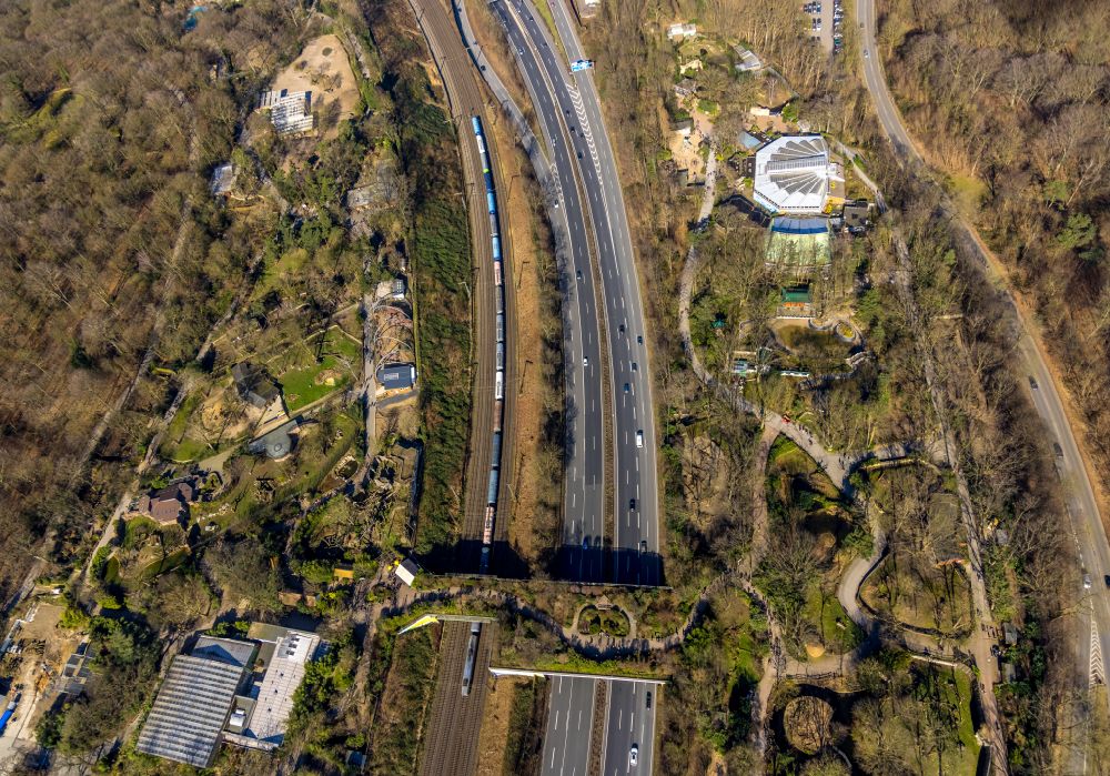 Luftbild Duisburg - Brücke über die BAB 3 auf dem Gelände des Zoo Duisburg in Duisburg im Bundesland Nordrhein-Westfalen, Deutschland