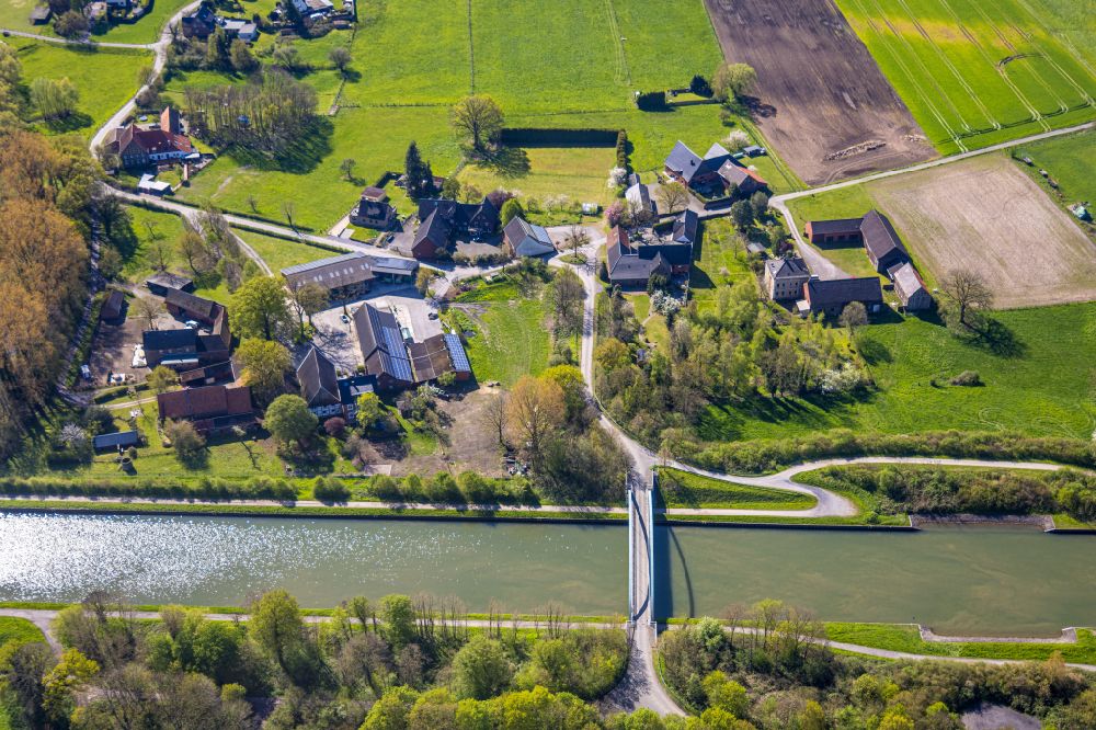 Stockum von oben - Brücke über den Datteln-Hamm-Kanal in Stockum im Bundesland Nordrhein-Westfalen, Deutschland