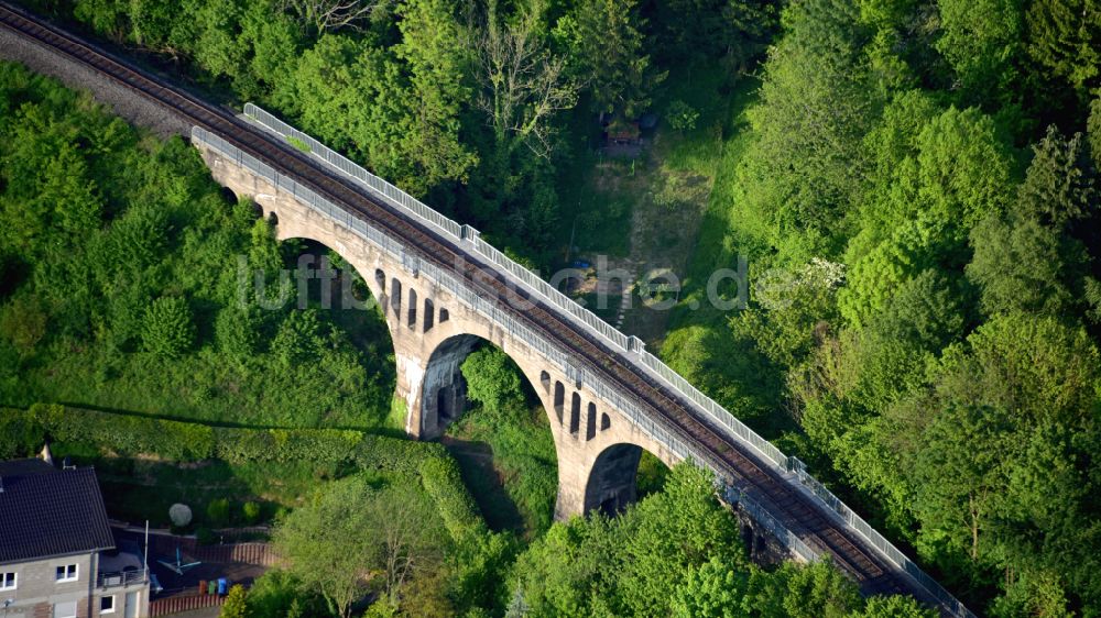 Luftaufnahme Kasbach-Ohlenberg - Brücke der Kasbachtalbahn in Kasbach-Ohlenberg im Bundesland Rheinland-Pfalz, Deutschland