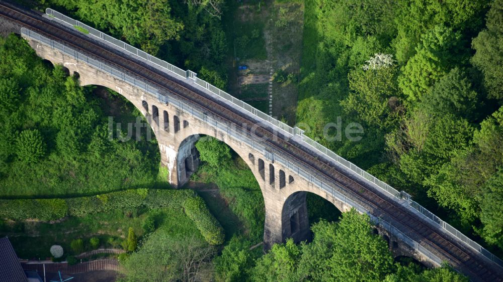 Kasbach-Ohlenberg von oben - Brücke der Kasbachtalbahn in Kasbach-Ohlenberg im Bundesland Rheinland-Pfalz, Deutschland