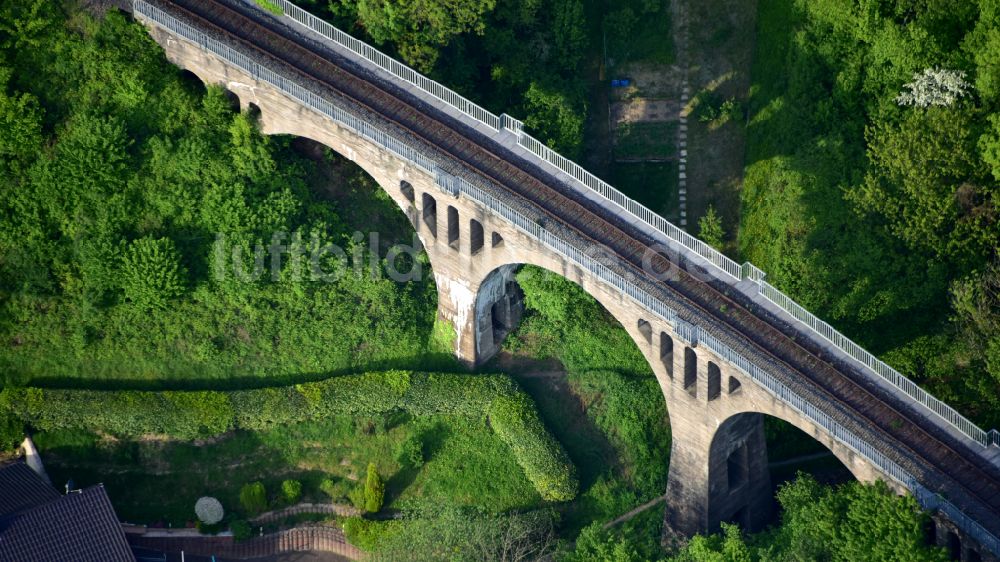 Luftbild Kasbach-Ohlenberg - Brücke der Kasbachtalbahn in Kasbach-Ohlenberg im Bundesland Rheinland-Pfalz, Deutschland