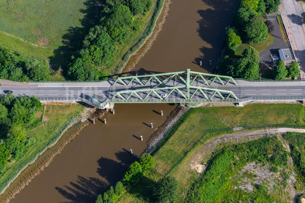 Luftbild Bremerhaven - Brückenbauwerk über die Geeste an der Grimsbystraße in Bremerhaven im Bundesland Bremen, Deutschland