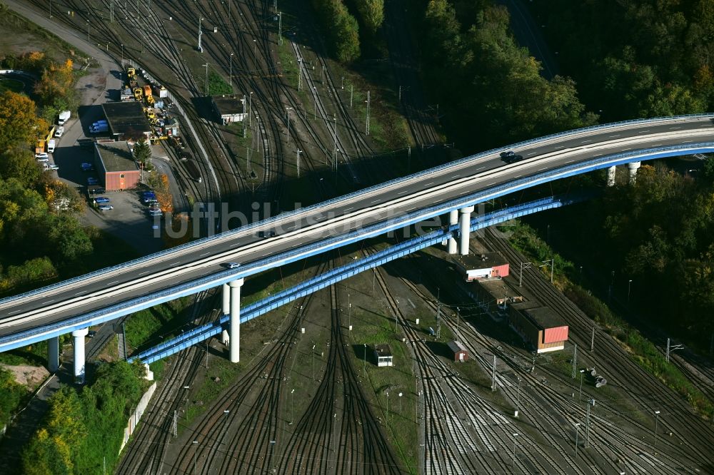 Luftbild Saarbrücken - Brückenbauwerk über die Gleis- Streckenführung der Bahn Johannisbrücke in Saarbrücken im Bundesland Saarland, Deutschland