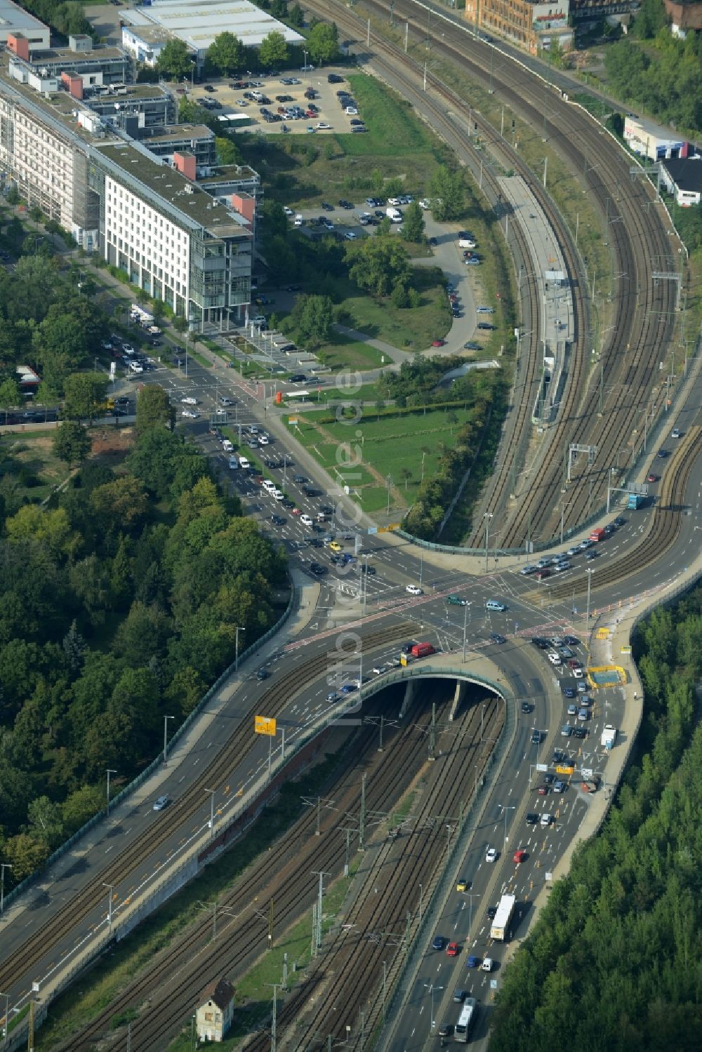 Luftbild Leipzig - Brückenbauwerk Berliner Brücke im Nordosten von Leipzig im Bundesland Sachsen