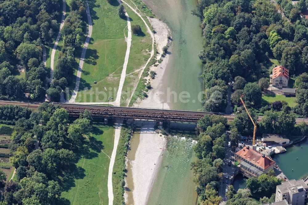 Luftaufnahme München - Brückenbauwerk Braunauer Eisenbahnbrücke im München Isarvorstadt im Bundesland Bayern