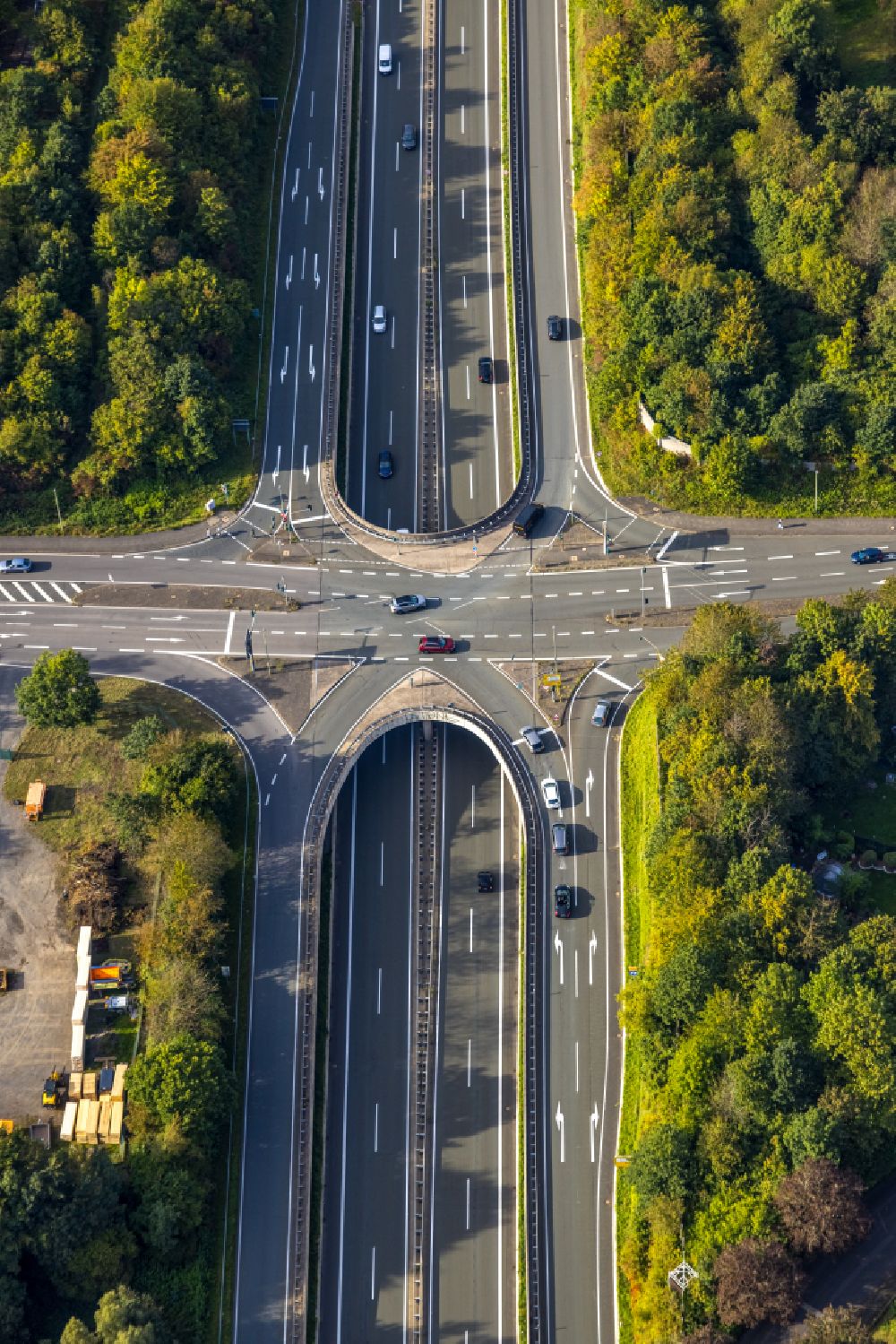 Luftbild Kreuztal - Brückenbauwerk entlang der Bottenbacher Straße - Siegener Straße - B54 im Ortsteil Buschhütten in Kreuztal im Bundesland Nordrhein-Westfalen, Deutschland