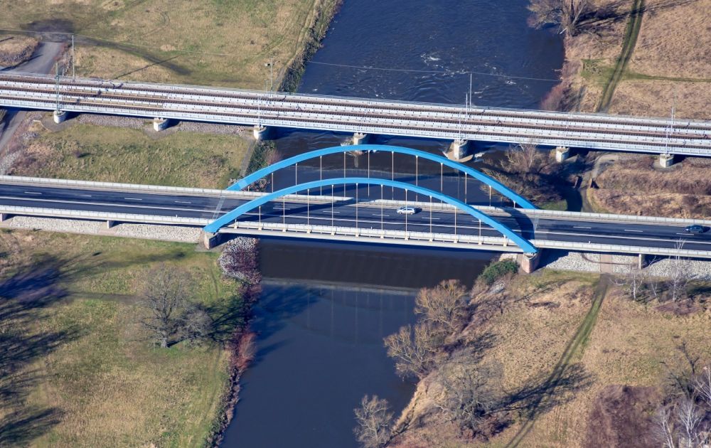 Luftaufnahme Eilenburg - Brückenbauwerk entlang der Bundesstraße 87 über die Mulde in Eilenburg im Bundesland Sachsen, Deutschland