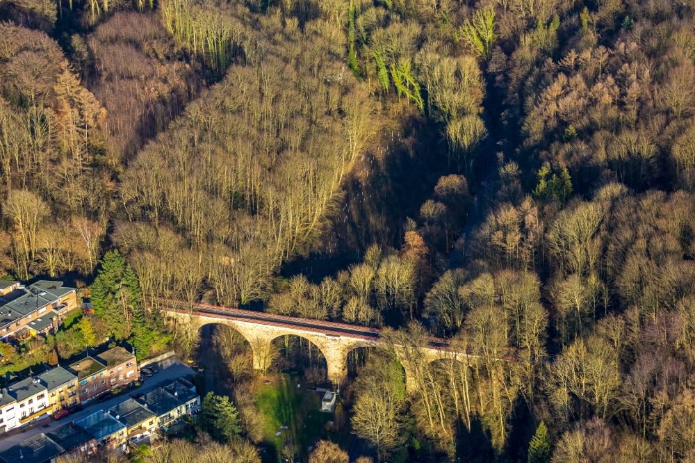 Luftbild Heiligenhaus - Brückenbauwerk entlang des Panorama Radweg im Ortsteil Unterilp in Heiligenhaus im Bundesland Nordrhein-Westfalen, Deutschland