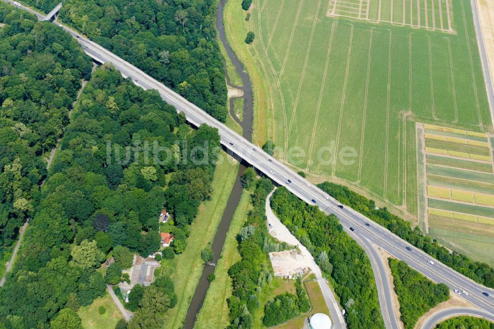 Luftbild Göttingen - Brückenbauwerk entlang der Ufer der Leine in Göttingen im Bundesland Niedersachsen, Deutschland