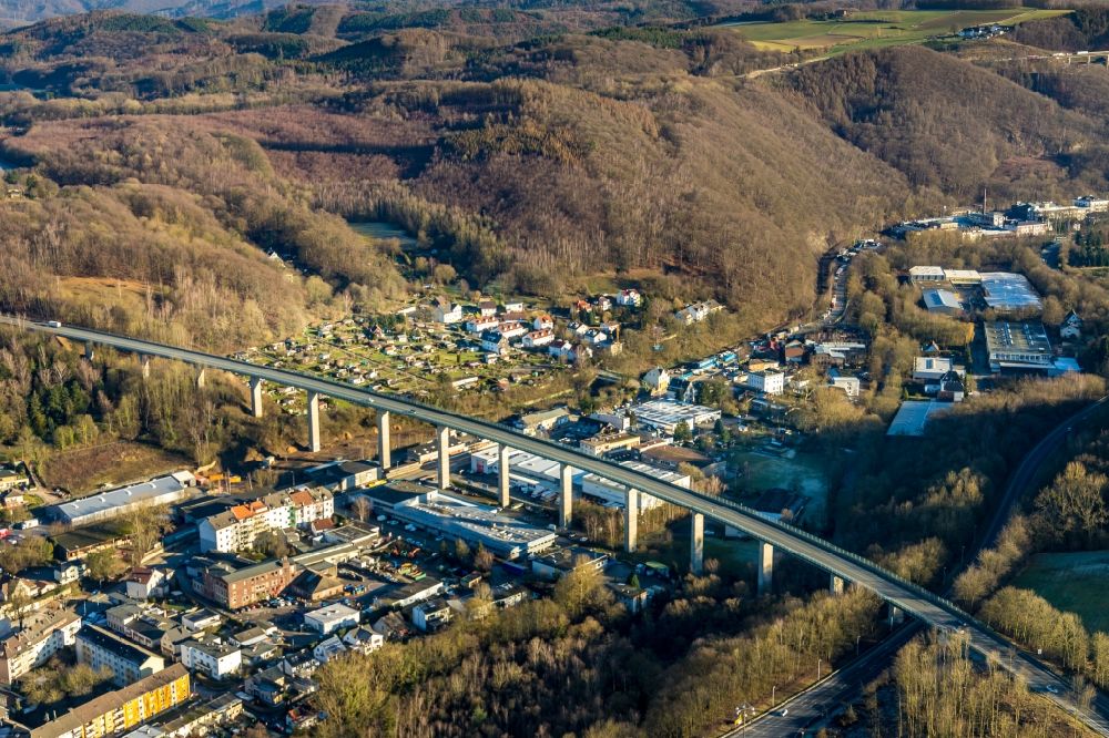 Luftaufnahme Hagen - Brückenbauwerk entlang des Volmeabstieg in Hagen im Bundesland Nordrhein-Westfalen, Deutschland