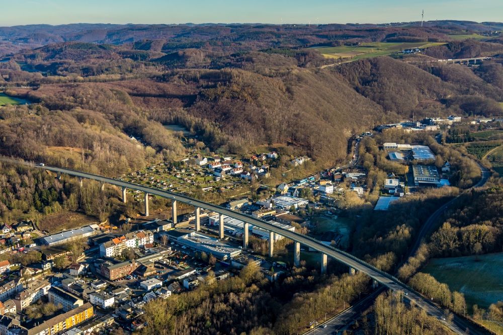 Hagen von oben - Brückenbauwerk entlang des Volmeabstieg in Hagen im Bundesland Nordrhein-Westfalen, Deutschland