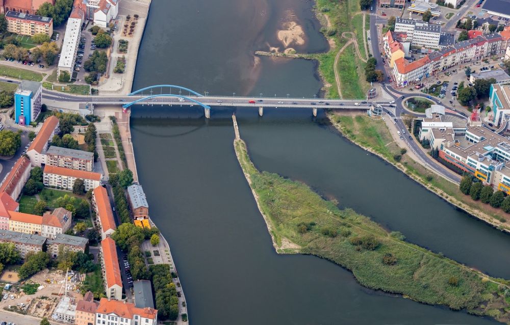 Slubice von oben - Brückenbauwerk entlang der B5 zwischen Frankfurt / Oder und Slubice in lubuskie, Polen