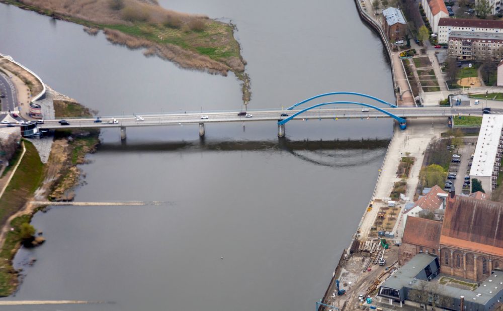 Slubice von oben - Brückenbauwerk entlang der B5 zwischen Frankfurt / Oder und Slubice in lubuskie, Polen