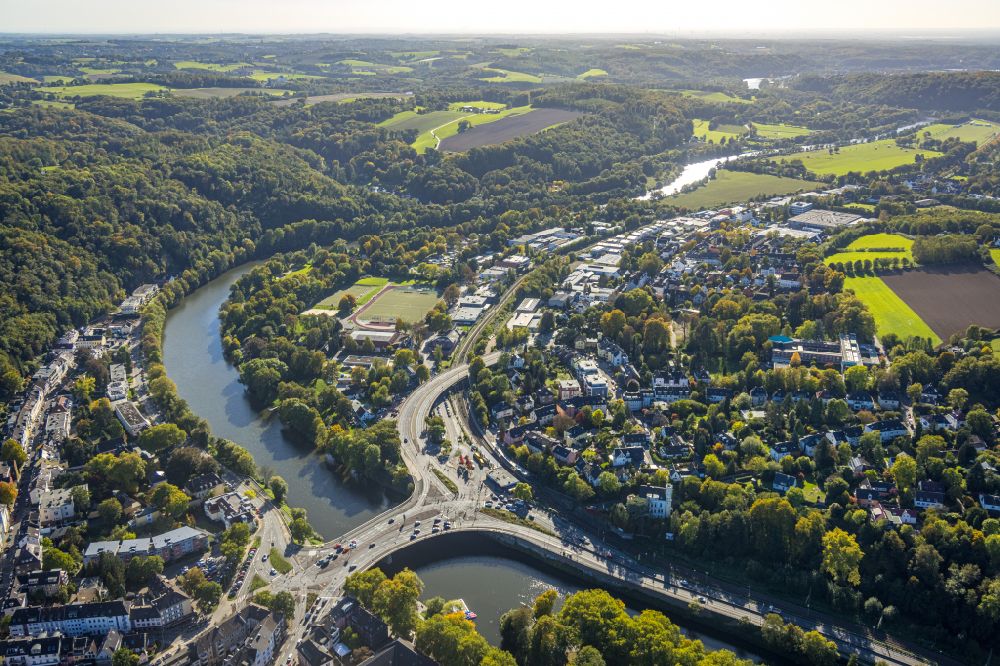 Luftbild Essen - Brückenbauwerk der Gustav-Heinemann-Brücke im Ortsteil Werden in Essen im Bundesland Nordrhein-Westfalen, Deutschland