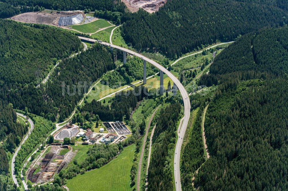Luftbild Titisee-Neustadt - Brückenbauwerk Gutachtalbrücke der Bundesstrasse B31 in Titisee-Neustadt im Bundesland Baden-Württemberg, Deutschland