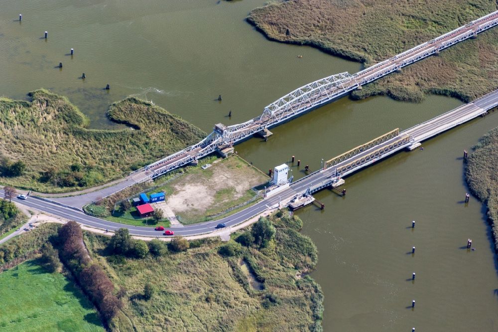 Luftaufnahme Zingst - Brückenbauwerk Meiningenbrücke in Zingst im Bundesland Mecklenburg-Vorpommern, Deutschland