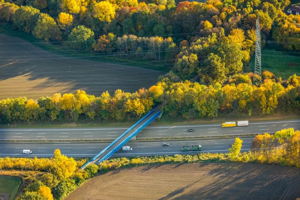 Witten von oben - Brückenbauwerk zur Überbrückung der Autobahn A44 in Witten im Bundesland Nordrhein-Westfalen