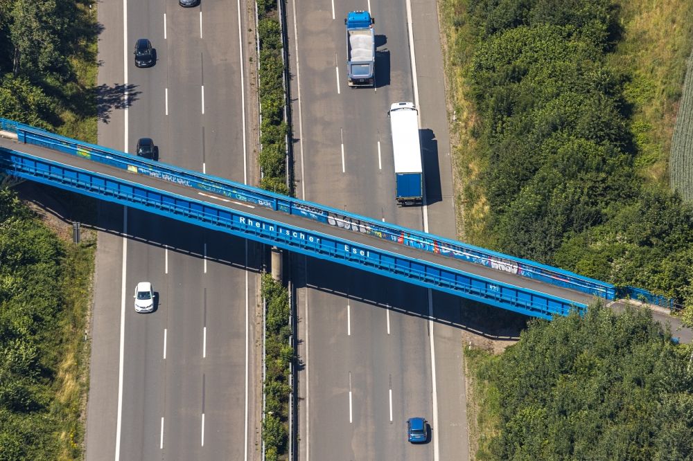 Luftbild Witten - Brückenbauwerk zur Überbrückung der Autobahn A44 in Witten im Bundesland Nordrhein-Westfalen