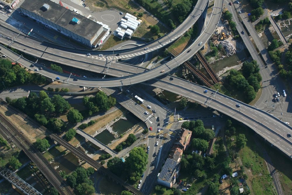 Basel aus der Vogelperspektive: Brückenbauwerke entlang der Wiese in Basel, Schweiz