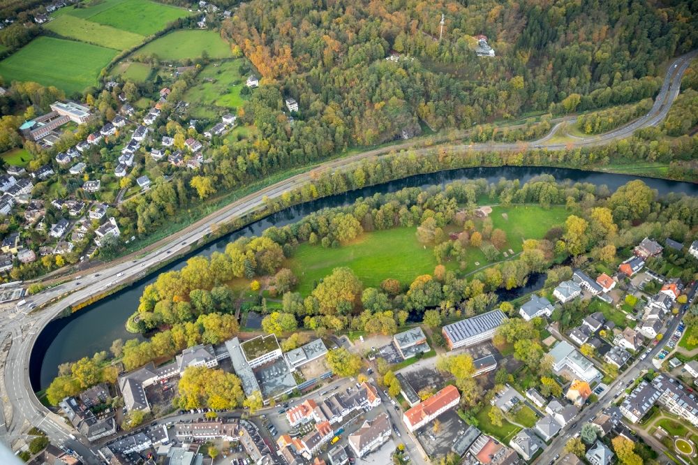 Luftaufnahme Essen - Brehminsel am Ufer des Flußverlaufes der Ruhr im Ortsteil Werden in Essen im Bundesland Nordrhein-Westfalen, Deutschland