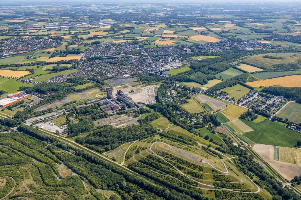 Hamm aus der Vogelperspektive: Brillenform der bewaldete Abraumhalde Kissinger Höhe in Hamm im Bundesland Nordrhein-Westfalen