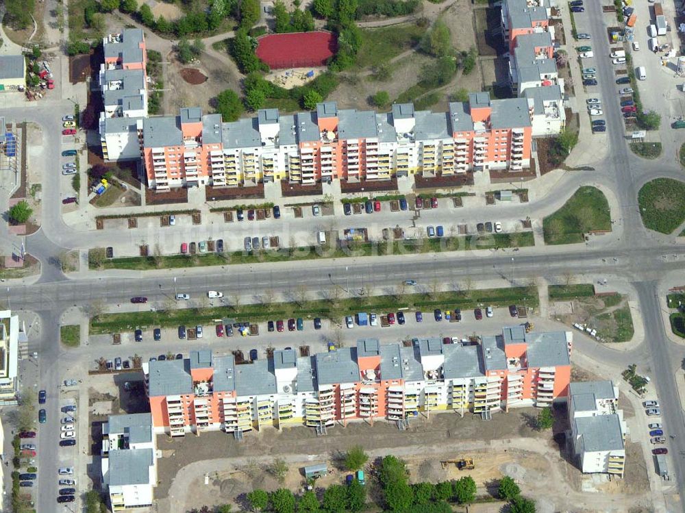 Luftbild Berlin - Marzahn - brißbaustellen in der Wohnsiedlung Havemannstraße - Rosenbecker Straße / Eichhorster Straße