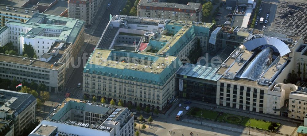 Luftbild Berlin Mitte - Britische und US-Botschaft, Akademie der Künste, Hotel Adlon am Pariser Platz in Berlin-Mitte