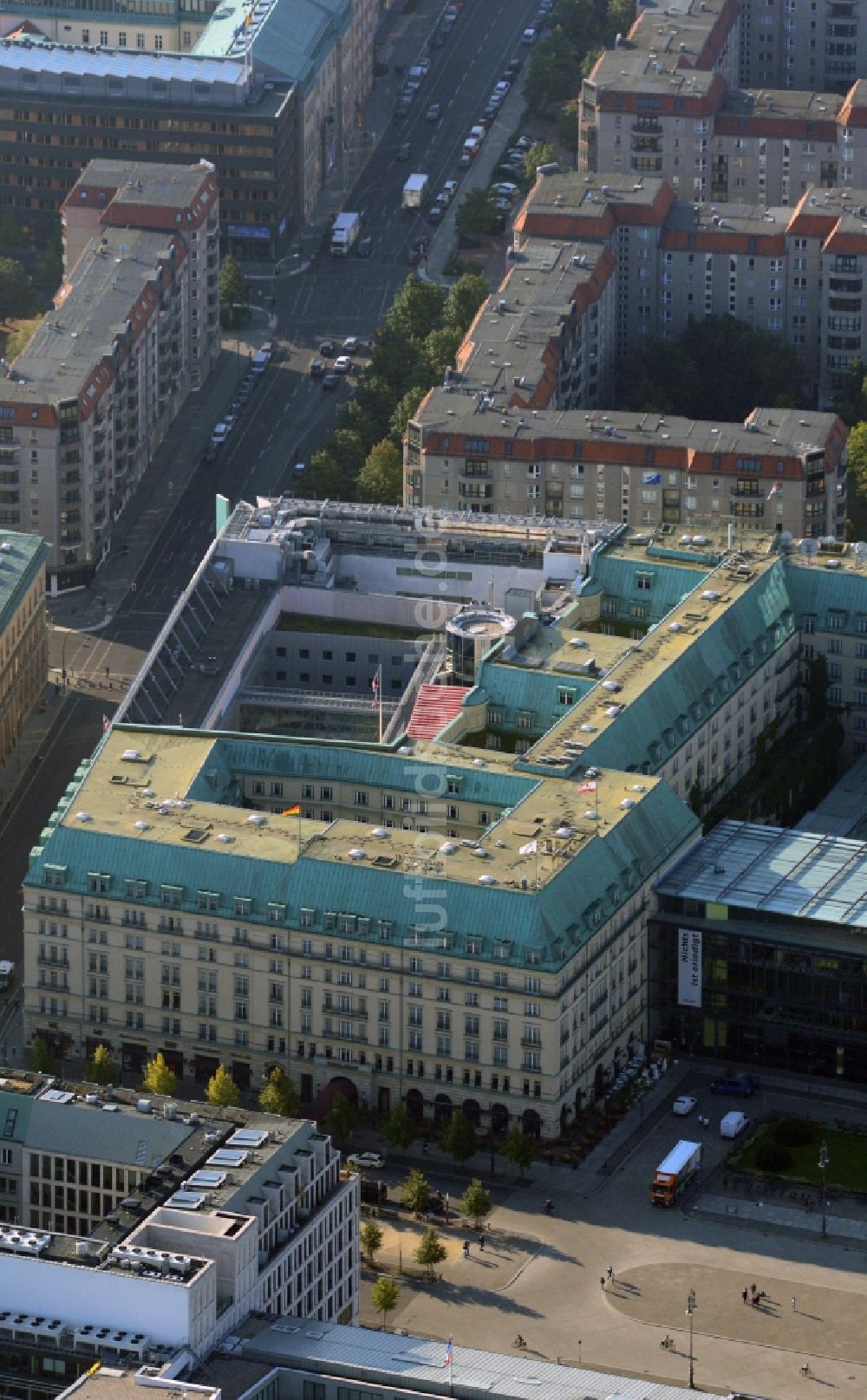 Berlin Mitte von oben - Britische und US-Botschaft, Akademie der Künste, Hotel Adlon am Pariser Platz in Berlin-Mitte
