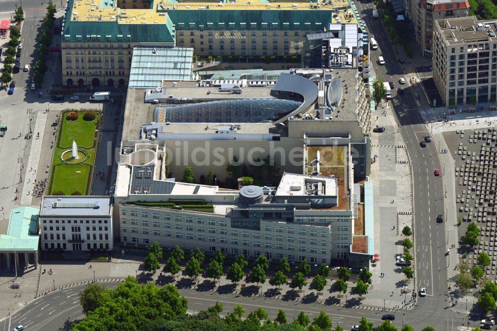 Luftaufnahme Berlin - Britische und US-Botschaft, Akademie der Künste, Hotel Adlon am Pariser Platz in Berlin-Mitte
