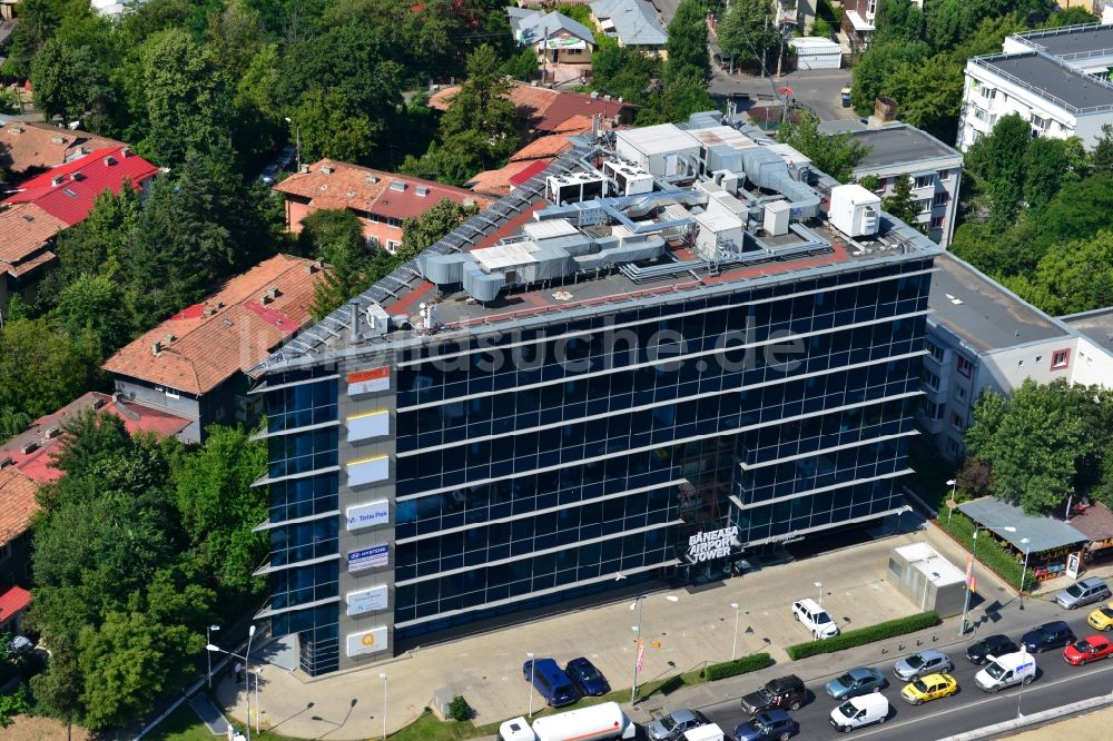 Bukarest von oben - Büro- und Geschäfthaus- Gebäudekomplex Banesa Airport Tower in Bukarest in Rumänien