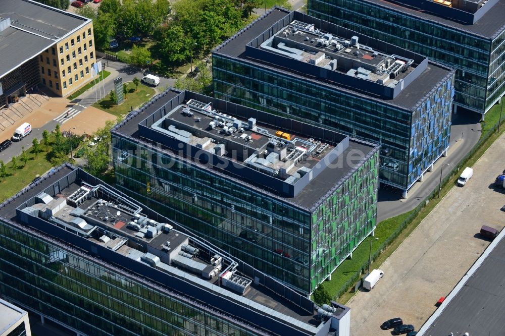 Luftbild Warschau Mokotow - Büro- und Geschäfthaus- Gebäudekomplex Park Postepu im Stadtteil Mokotow in Warschau in Polen