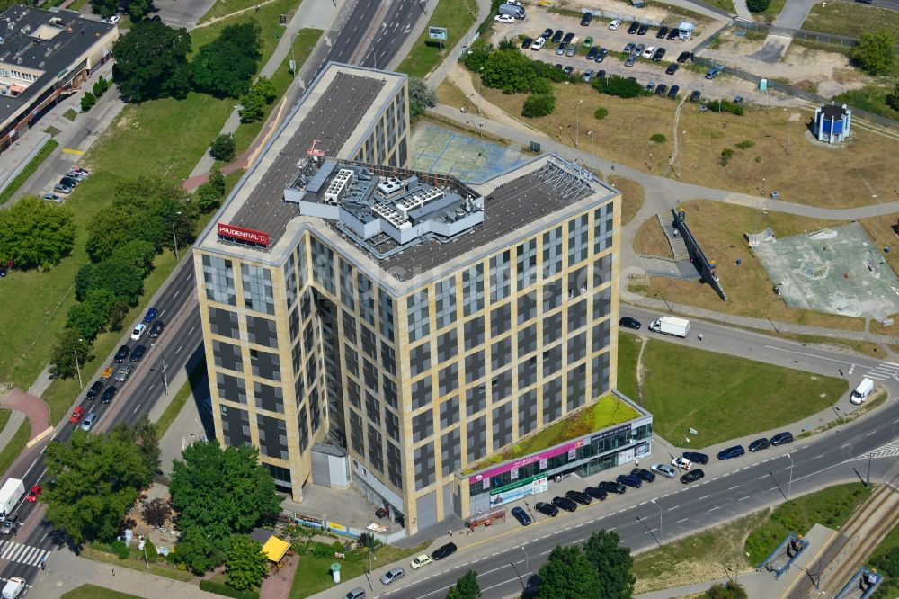 Warschau Mokotow aus der Vogelperspektive: Büro- und Geschäfthaus- Gebäudekomplex IO-1 im Stadtteil Mokotow in Warschau in Polen