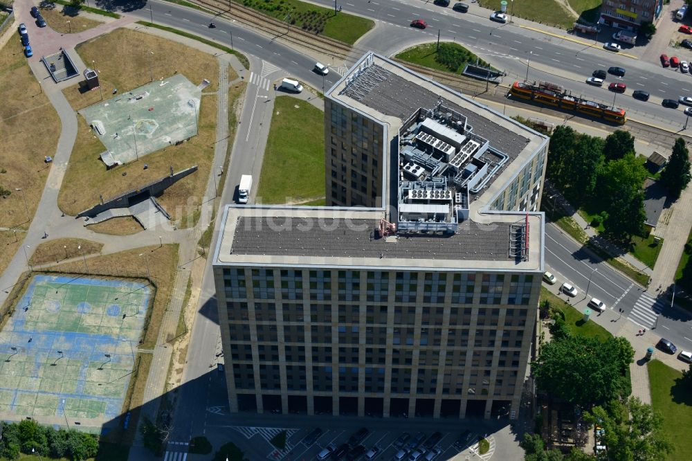 Warschau Mokotow aus der Vogelperspektive: Büro- und Geschäfthaus- Gebäudekomplex IO-1 im Stadtteil Mokotow in Warschau in Polen