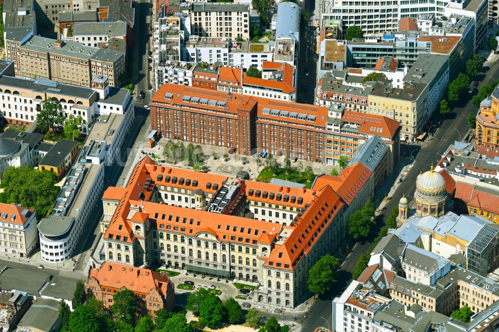 Luftaufnahme Berlin - Büro- und Geschäftsgebäude FORUM an der MUSEUMSINSEL in Berlin, Deutschland