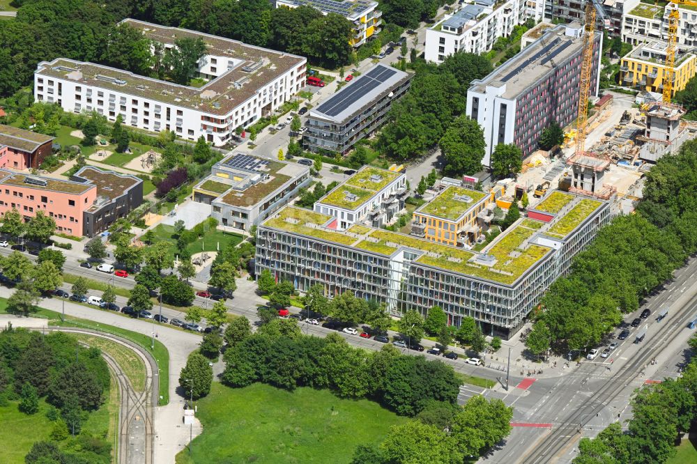 Luftaufnahme München - Büro- und Geschäftshaus- Ensemble im Ortsteil Schwabing-West in München im Bundesland Bayern, Deutschland