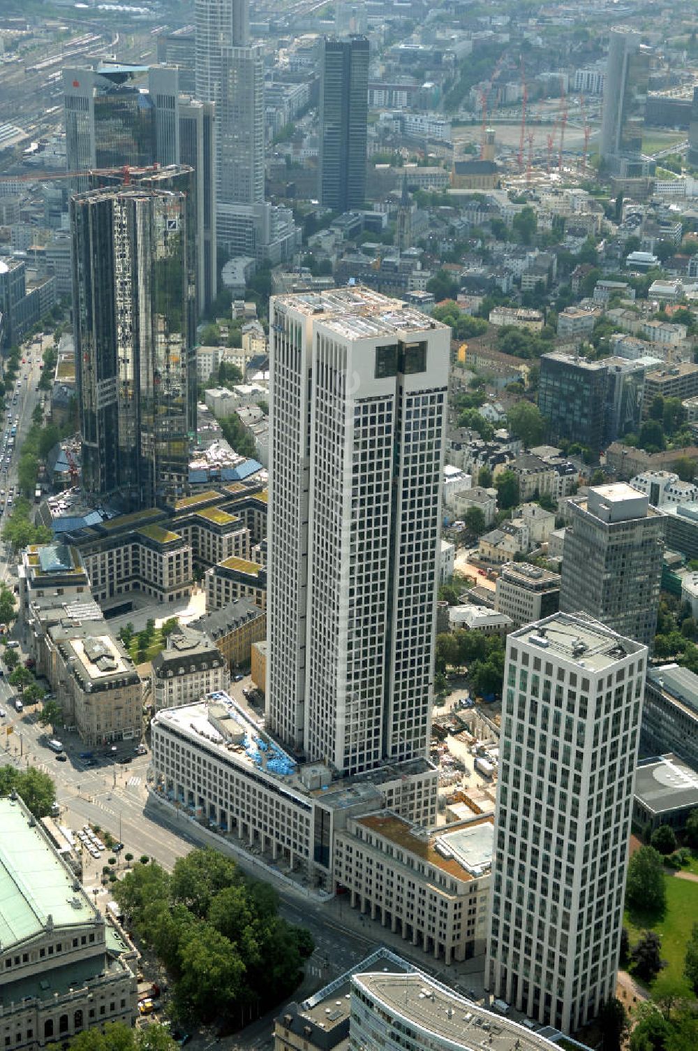 Luftaufnahme Frankfurt - Büro- und Geschäftshochhaus Opern Turm in Frankfurt am Main