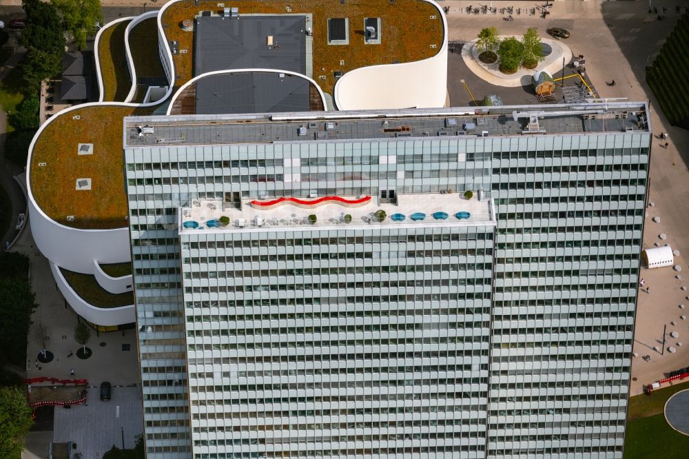 Luftbild Düsseldorf - Büro- Hochhaus- Gebäude Dreischeibenhaus in Düsseldorf im Bundesland Nordrhein-Westfalen, Deutschland