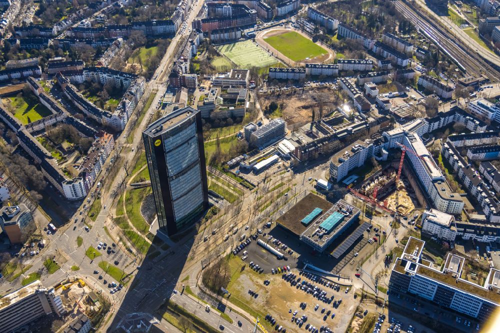 Luftaufnahme Düsseldorf - Büro- und Unternehmensverwaltungs- Hochhaus- Gebäude ARAG-Tower in Düsseldorf im Bundesland Nordrhein-Westfalen, Deutschland