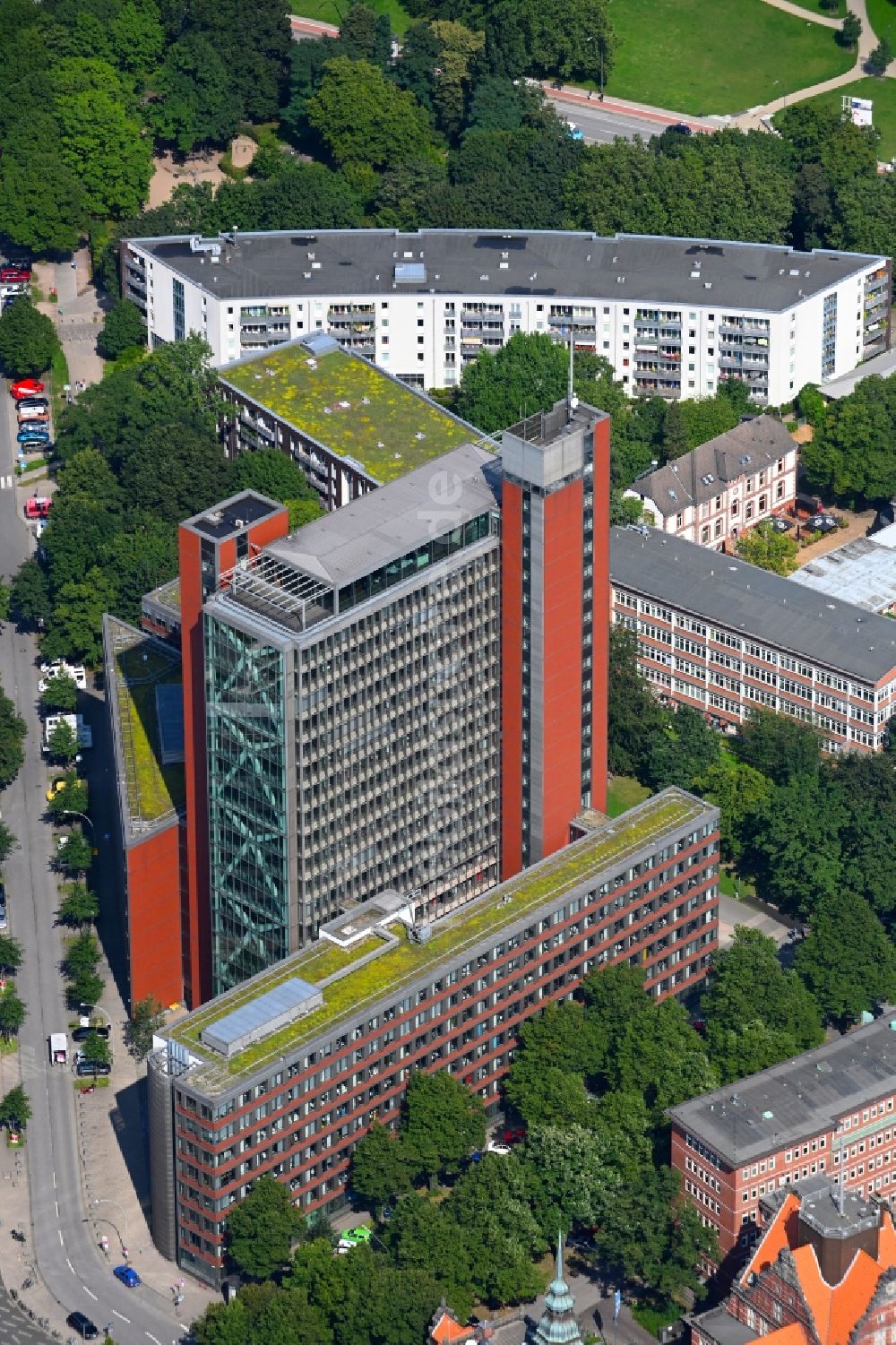 Hamburg aus der Vogelperspektive: Büro- und Unternehmensverwaltungs- Hochhaus- Gebäude Atlantic-Haus in Hamburg, Deutschland