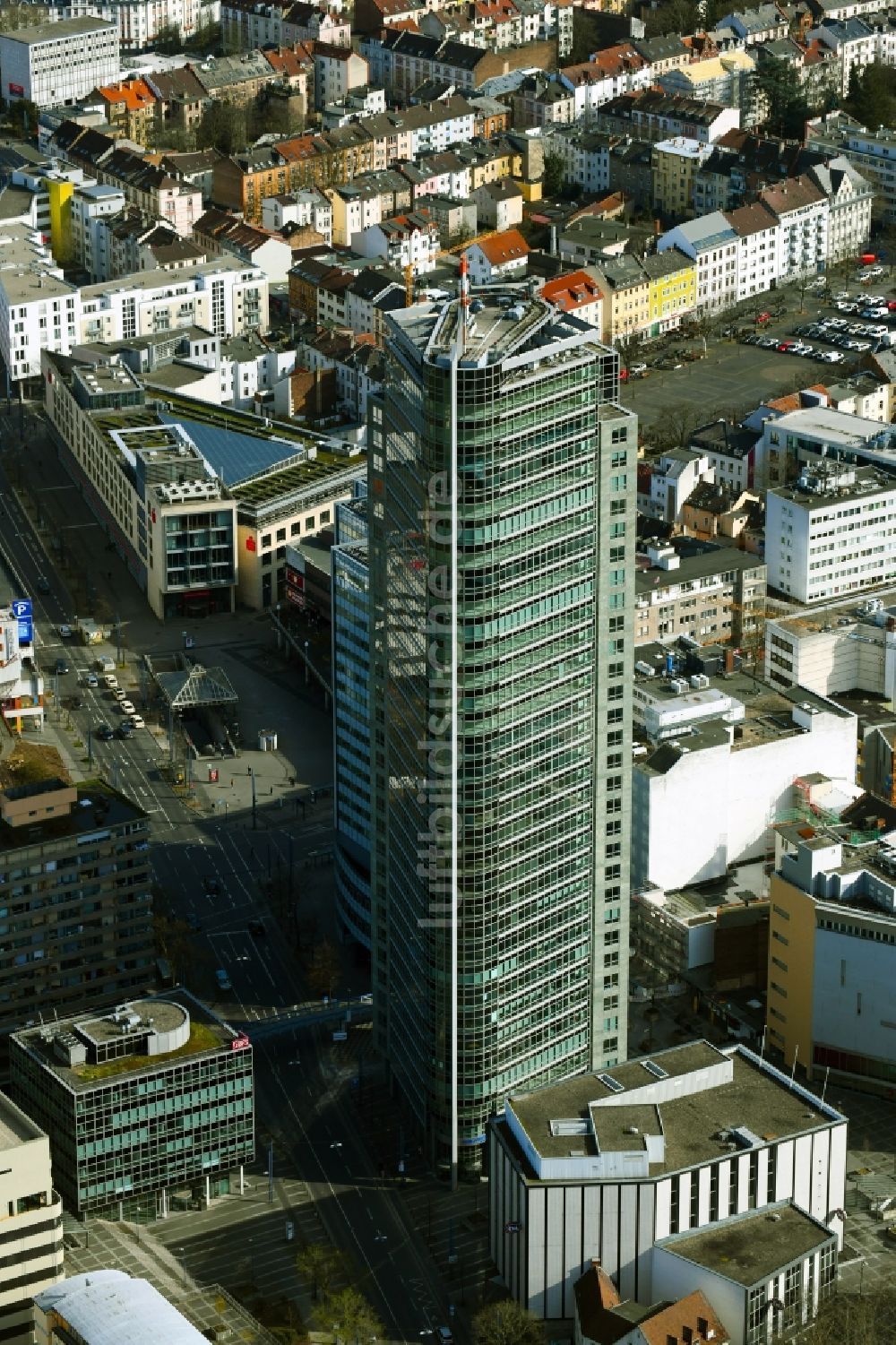 Luftbild Offenbach am Main - Büro- und Unternehmensverwaltungs- Hochhaus- Gebäude City Tower in Offenbach am Main im Bundesland Hessen, Deutschland