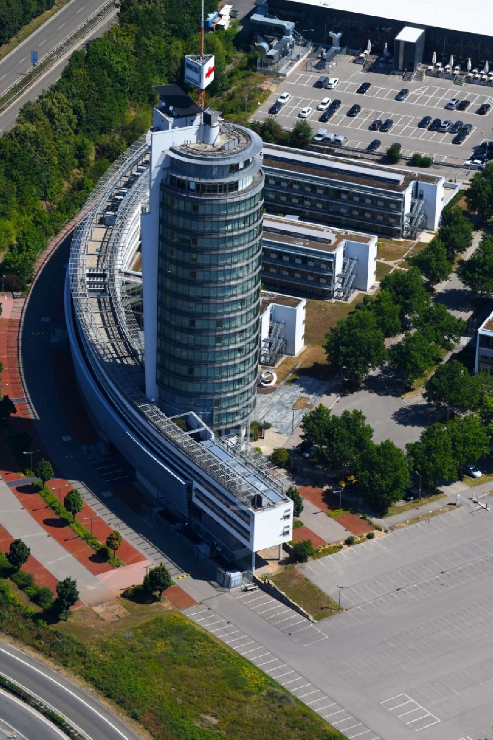 Neckarsulm von oben - Büro- und Unternehmensverwaltungs- Hochhaus- Gebäude der Fujitsu TDS GmbH in Neckarsulm im Bundesland Baden-Württemberg, Deutschland