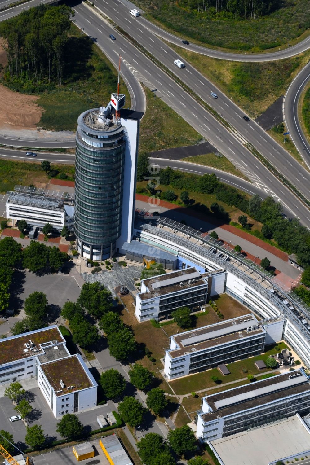 Neckarsulm aus der Vogelperspektive: Büro- und Unternehmensverwaltungs- Hochhaus- Gebäude der Fujitsu TDS GmbH in Neckarsulm im Bundesland Baden-Württemberg, Deutschland